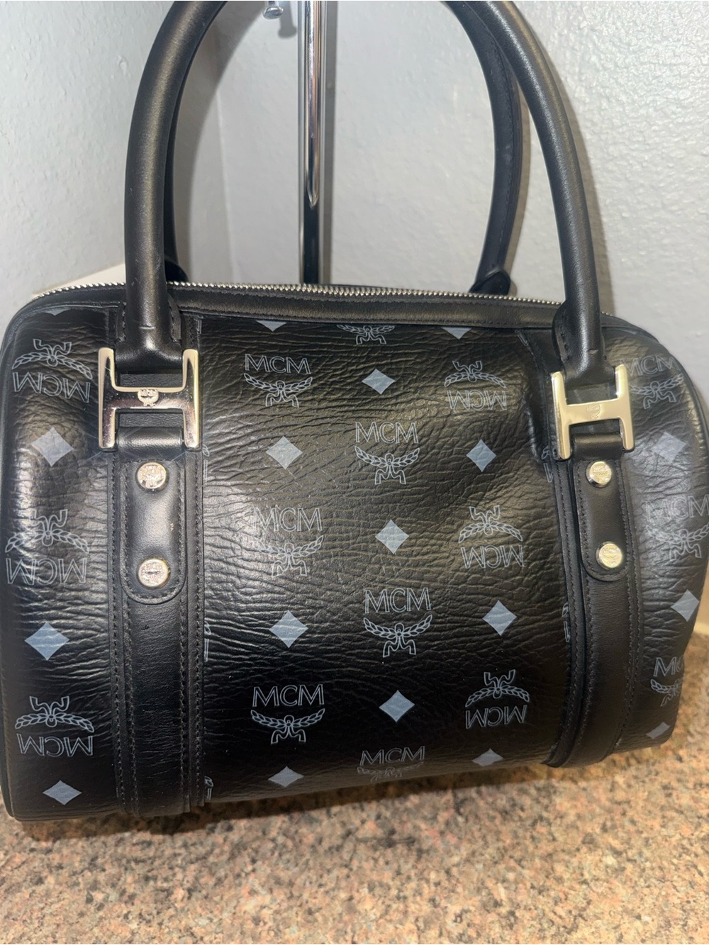 MCM Black Leather Satchel with original cards and MCM keychain EUC - Picture 4 of 12